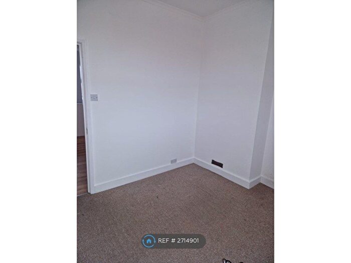 2 Bedroom Flat To Rent In Seaside, Eastbourne, BN22