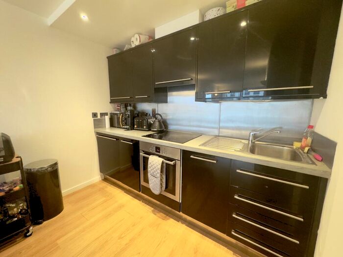 2 Bedroom Apartment To Rent In Whitehall Waterfront, Leeds City Centre, LS1