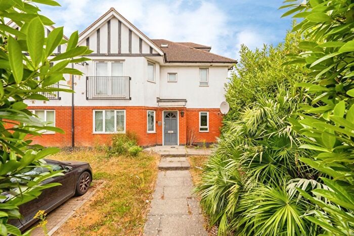 2 Bedroom Maisonette For Sale In Edgwarebury Gardens, Edgware, HA8