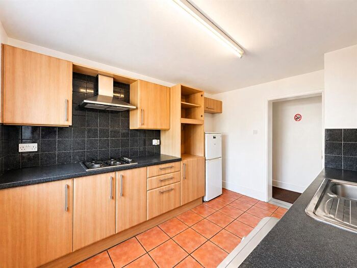 2 Bedroom Flat For Sale In Staines Road, Hounslow., TW4