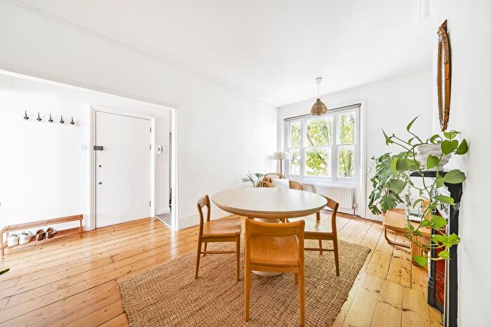 2 Bedroom Apartment To Rent In Southwood Lane, Highgate, N6