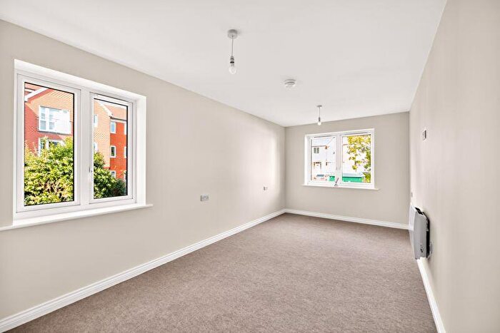 1 Bedroom Flat For Sale In Dreton Lodge, Havant Road, Drayton, PO6