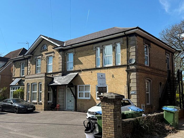 2 Bedroom Flat To Rent In Winchester Road, Southampton, Hampshire, SO16