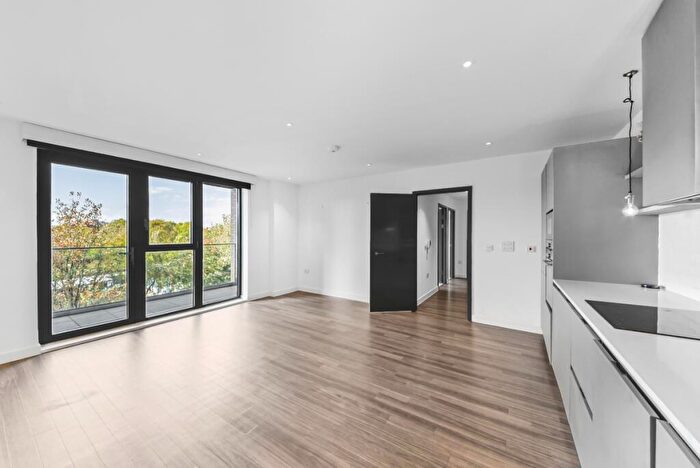 2 Bedroom Flat To Rent In Constance Green Court, Goldsmiths Row, E2