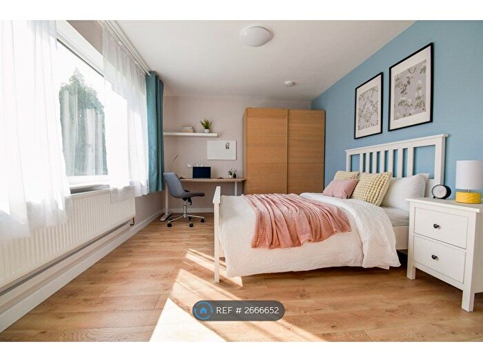4 Bedroom Semi-Detached House To Rent In Lichen Green, Coventry, CV4