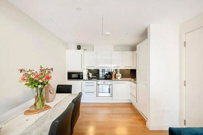 2 Bedroom Flat To Rent In Blandford Street, Marylebone, London, W1U