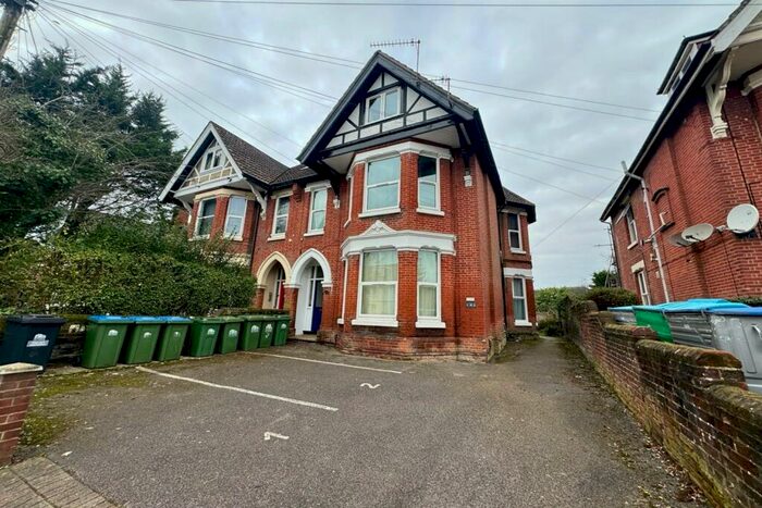 1 Bedroom Flat To Rent In Hill Lane, Southampton, SO15
