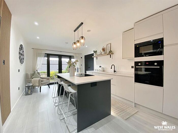 3 Bedroom Detached Bungalow For Sale In Station Road, St. Clears, Carmarthen, SA33