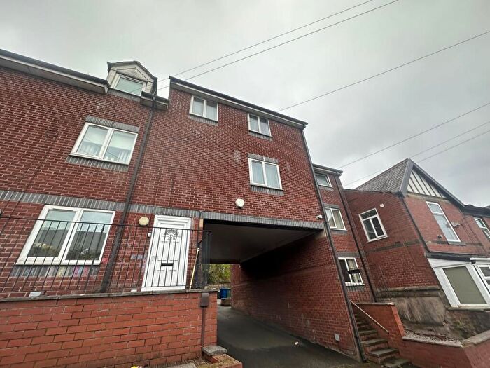 3 Bedroom Town House For Sale In Stand Lane, Radcliffe, Manchester, M26