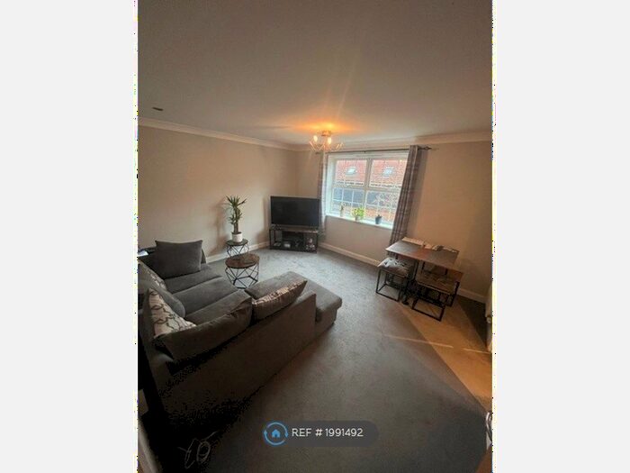 2 Bedroom Flat To Rent In Offord Close, Kesgrave, Ipswich, IP5