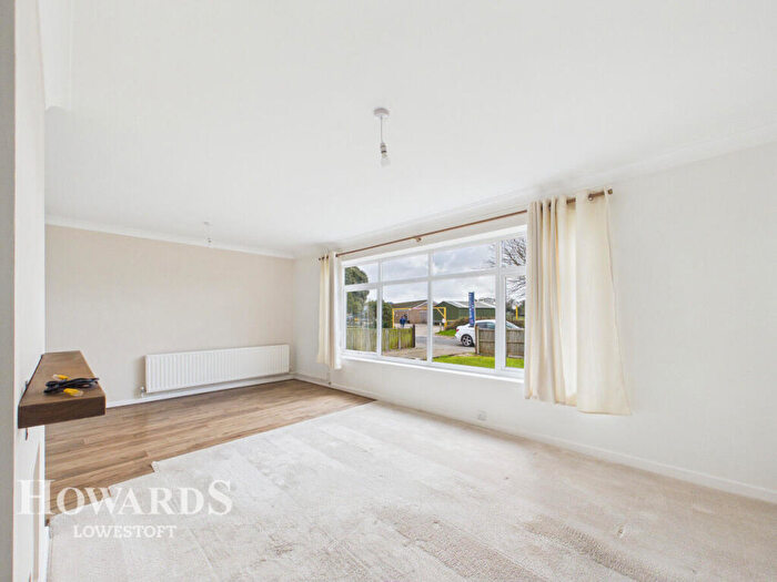 2 Bedroom Detached Bungalow For Sale In Mills Drive, Corton, NR32