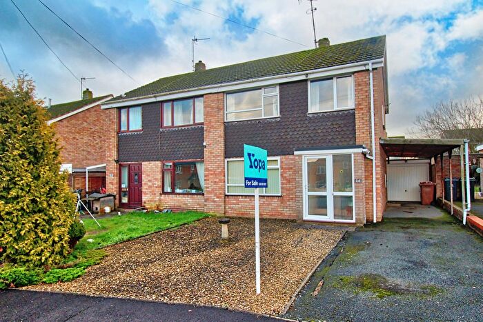 3 Bedroom Semi-Detached House For Sale In The Limes, Worcester, WR5