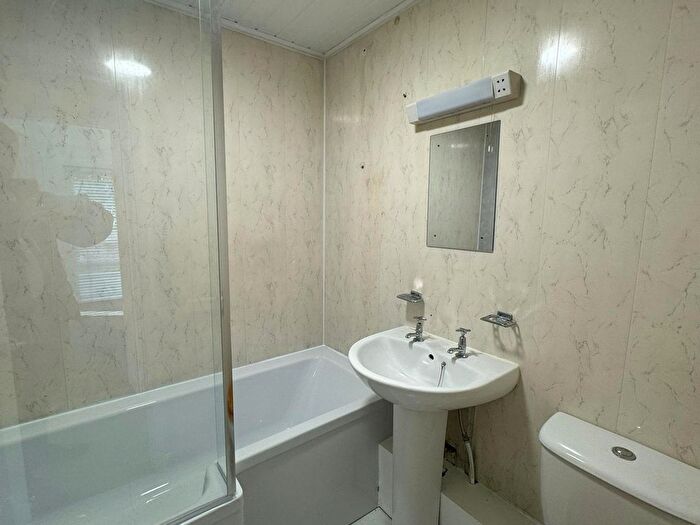 2 Bedroom Flat To Rent In Lower Warberry Road, Torquay, TQ1