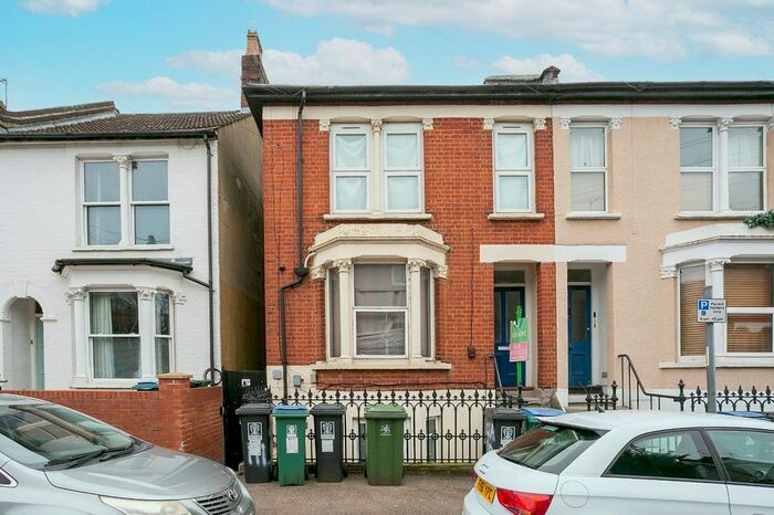 1 Bedroom Flat To Rent In Gladstone Road, Watford, Herts, WD17