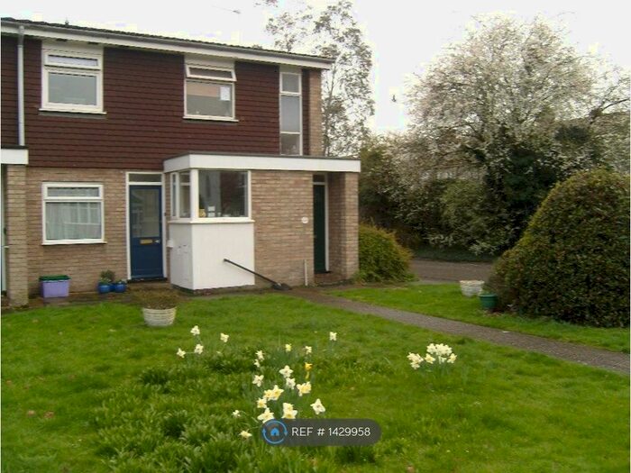 2 Bedroom Maisonette To Rent In Blenheim Road, London, SW20