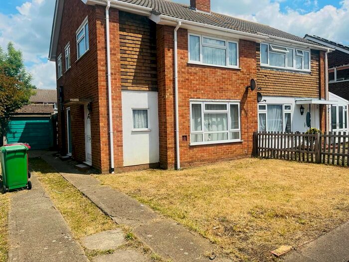 3 Bedroom Semi-Detached House To Rent In Laburnum Grove, Langley, Slough, SL3