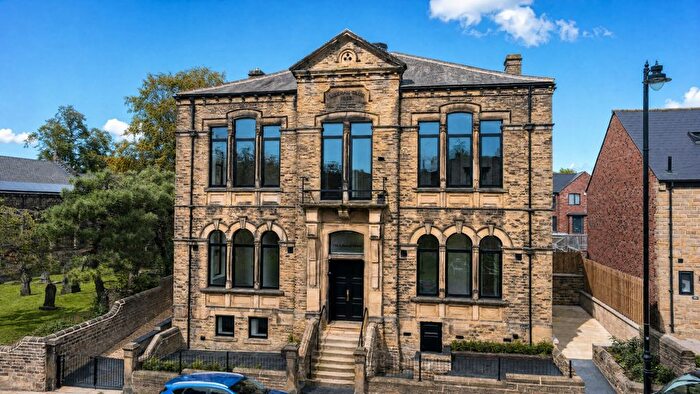 2 Bedroom Flat For Sale In Old Road, Farsley, Pudsey, West Yorkshire, LS28