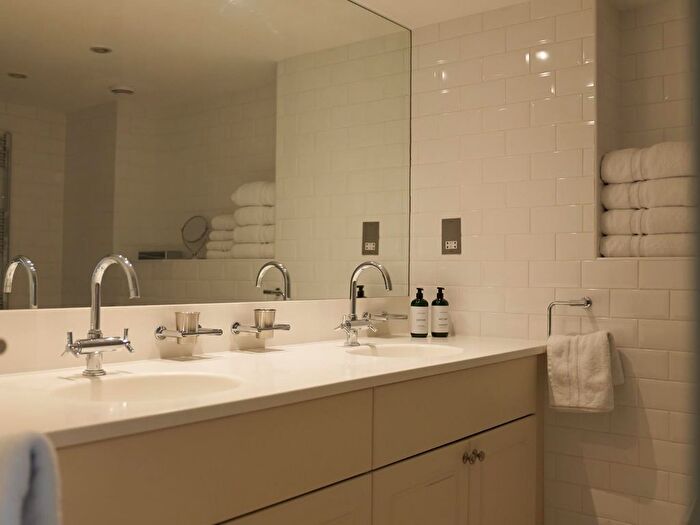 3 Bedroom Flat To Rent In Randolph Avenue, London, W9