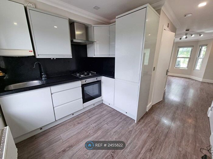 2 Bedroom Maisonette To Rent In Avondale Road, London, N15