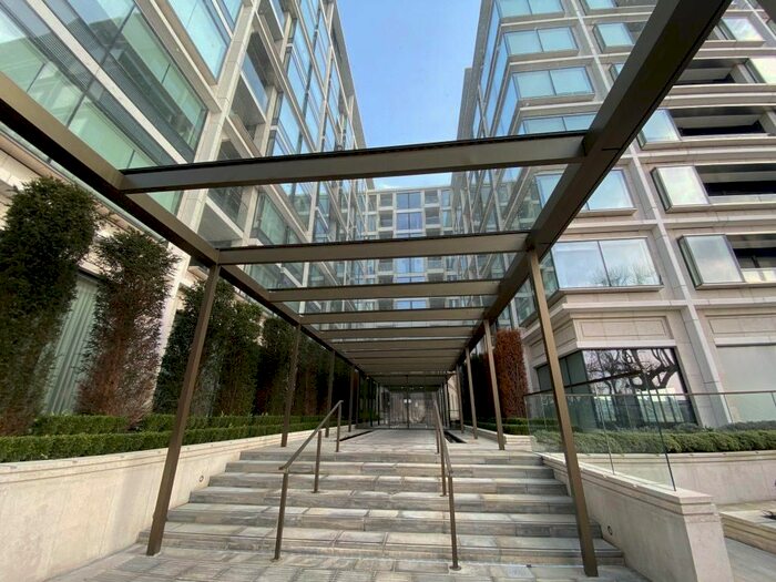 2 Bedroom Flat To Rent In Sugar Quay, Landmark Place, Water Lane, Tower Bridge, London, EC3R