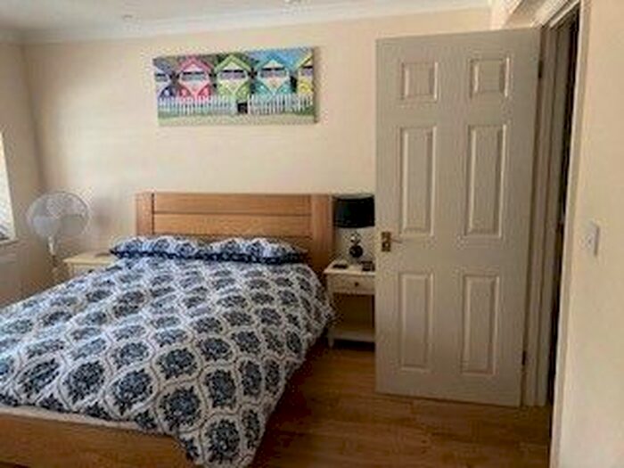 Studio To Rent In Wick Hill, Finchampstead, Wokingham RG40