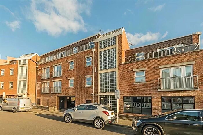 1 Bedroom Apartment To Rent In Southsea Road, Kingston Upon Thames, KT1