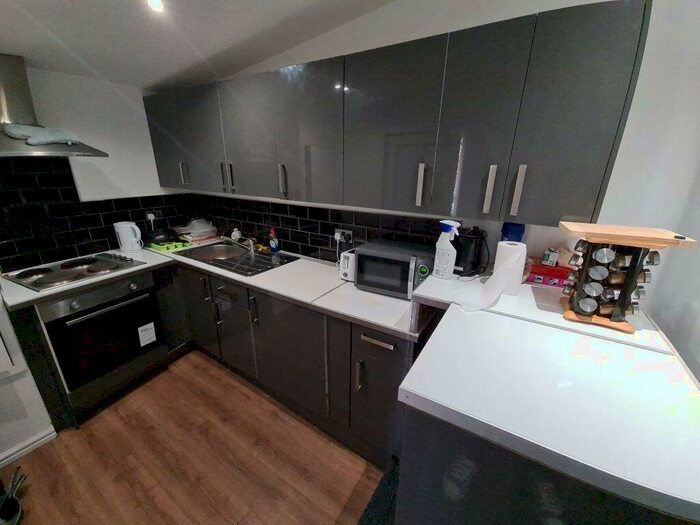 5 Bedroom House To Rent In Hanover Square, Leeds, LS3