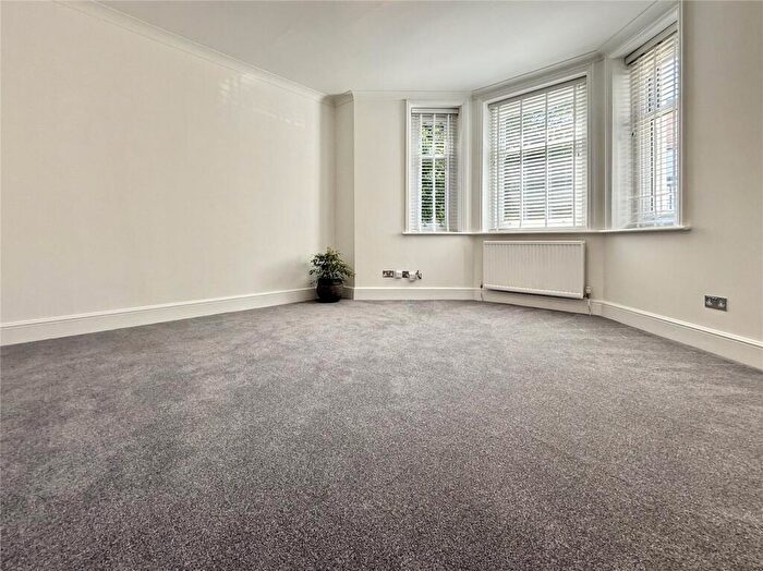 2 Bedroom Apartment To Rent In West Cliff Gardens, Bournemouth, Dorset, BH2