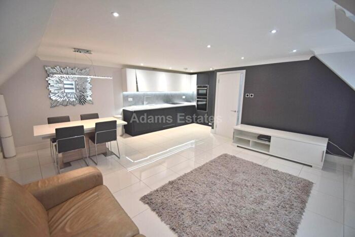2 Bedroom Apartment To Rent In Pocket Place, Earley, RG6