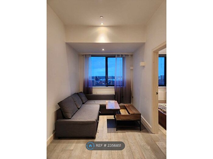 1 Bedroom Flat To Rent In Verona Apartments, Slough, SL1