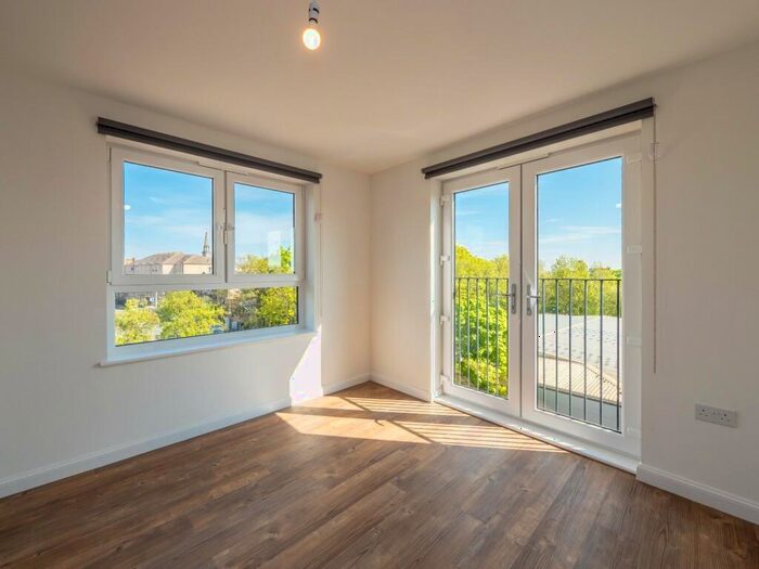 2 Bedroom Flat To Rent In Kilpatrick Grove, Edinburgh, EH6