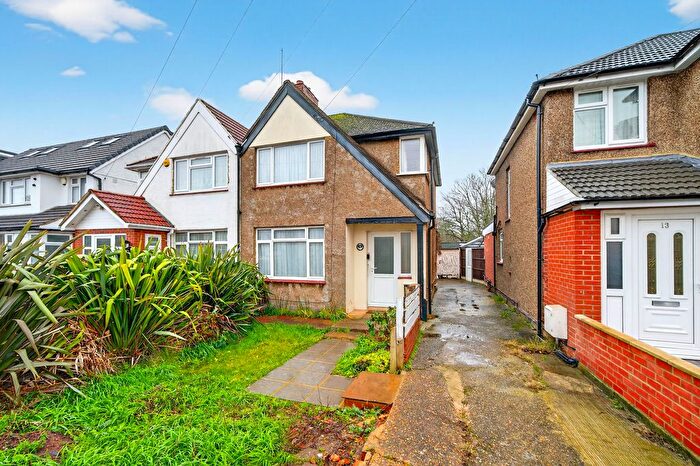 3 Bedroom Semi-Detached House For Sale In Phelps Way, Hayes, UB3