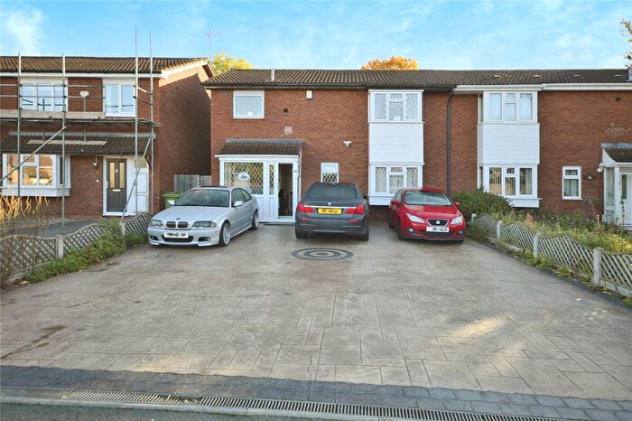 4 Bedroom Semi-Detached House To Rent In Blaydon Road, Wolverhampton, West Midlands, WV9