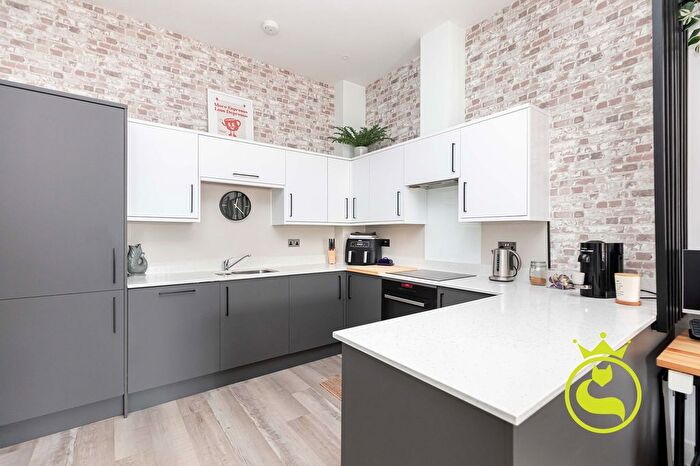 1 Bedroom Flat For Sale In Commercial Road, Poole, BH14
