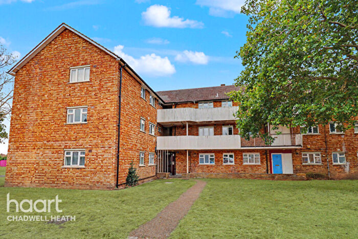 2 Bedroom Flat For Sale In Padnall Road, Romford, RM6