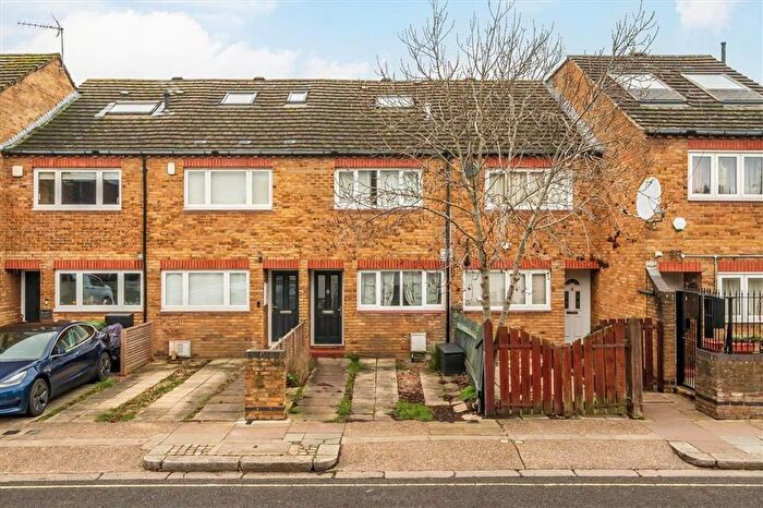 4 Bedroom Terraced House For Sale In Stevenage Road, Fulham, SW6