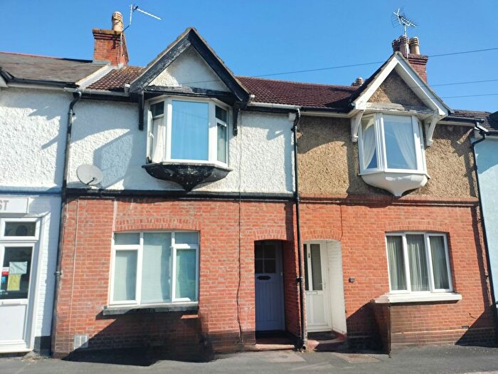 5 Bedroom Terraced House For Sale In St. Josephs Road, Aldershot, GU12