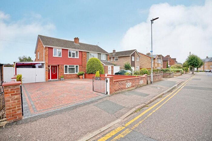 3 Bedroom Semi-Detached House For Sale In Kings Lane, St. Neots, PE19