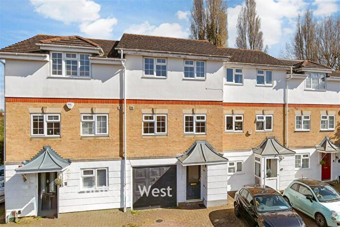 3 Bedroom Town House For Sale In Nash Close, Sutton, Surrey, SM1