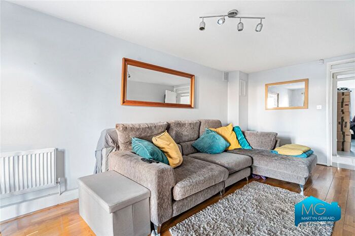 2 Bedroom Flat To Rent In Strawberry Terrace, Coppetts Road, London, N10