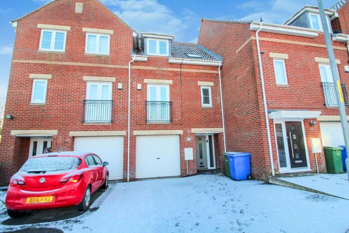 4 Bedroom Town House To Rent In Heather Lea, Blyth, NE24