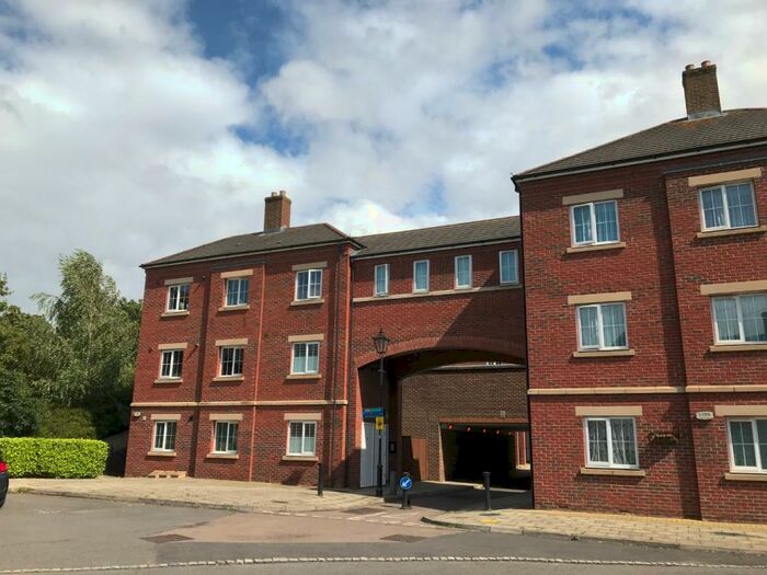 1 Bedroom Flat To Rent In Queensgate, Aylesbury, Buckinghamshire, HP19