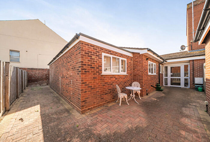 2 Bedroom Bungalow For Sale In Watledge Close, Tewkesbury, Gloucestershire, GL20