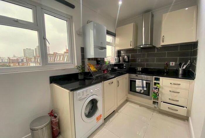 3 Bedroom Flat To Rent In Rannoch Road, Hammersmith, W6