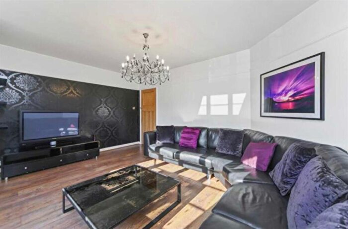 2 Bedroom Flat To Rent In Ossulton Way Hampstead Garden Suburb, N2