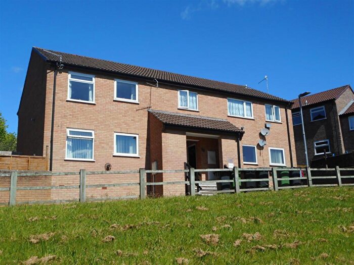 2 Bedroom Flat To Rent In Barton Road, Barnstaple, EX32