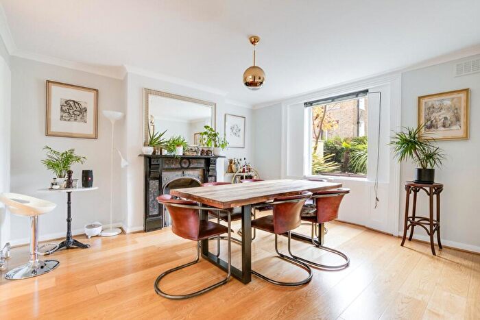 5 Bedroom Semi-Detached House For Sale In Rochester Square, Camden, NW1 - Photo 8