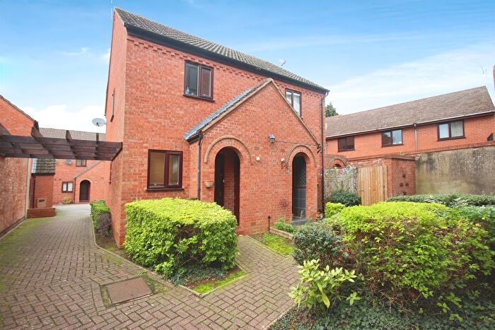 2 Bedroom Semi Detached House For Sale In West End Court, Warwick, CV34