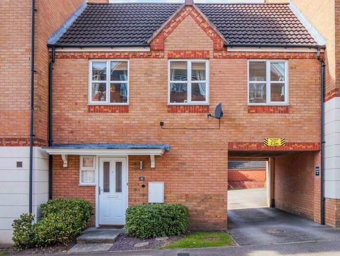 2 Bedroom Town House To Rent In Pavior Road, Nottingham, NG5