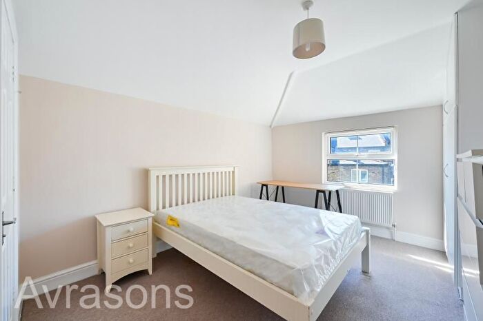 2 Bedroom Flat To Rent In Crewdson Road, Oval, SW9